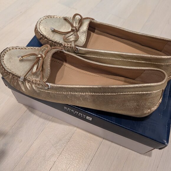 Gold sperrys never worn - Picture 2 of 6
